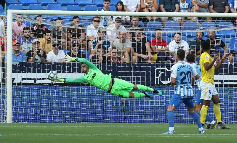 El Málaga volvió a encajar una derrota (1-2). 