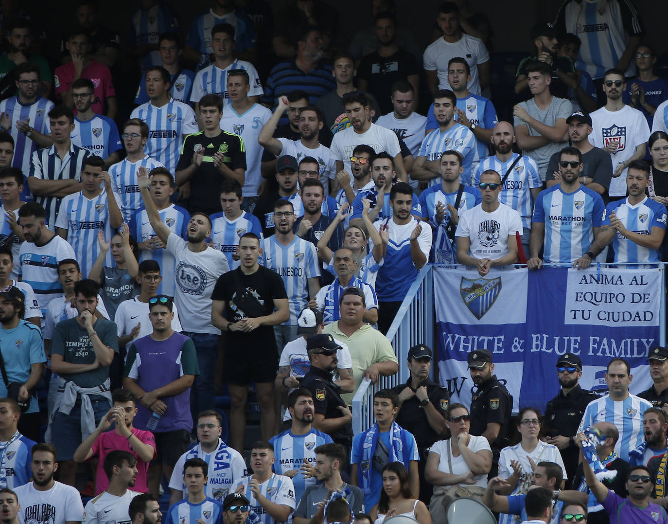 Los aficionados apoyan en La Rosaleda al equipo pese a que volvió a perder