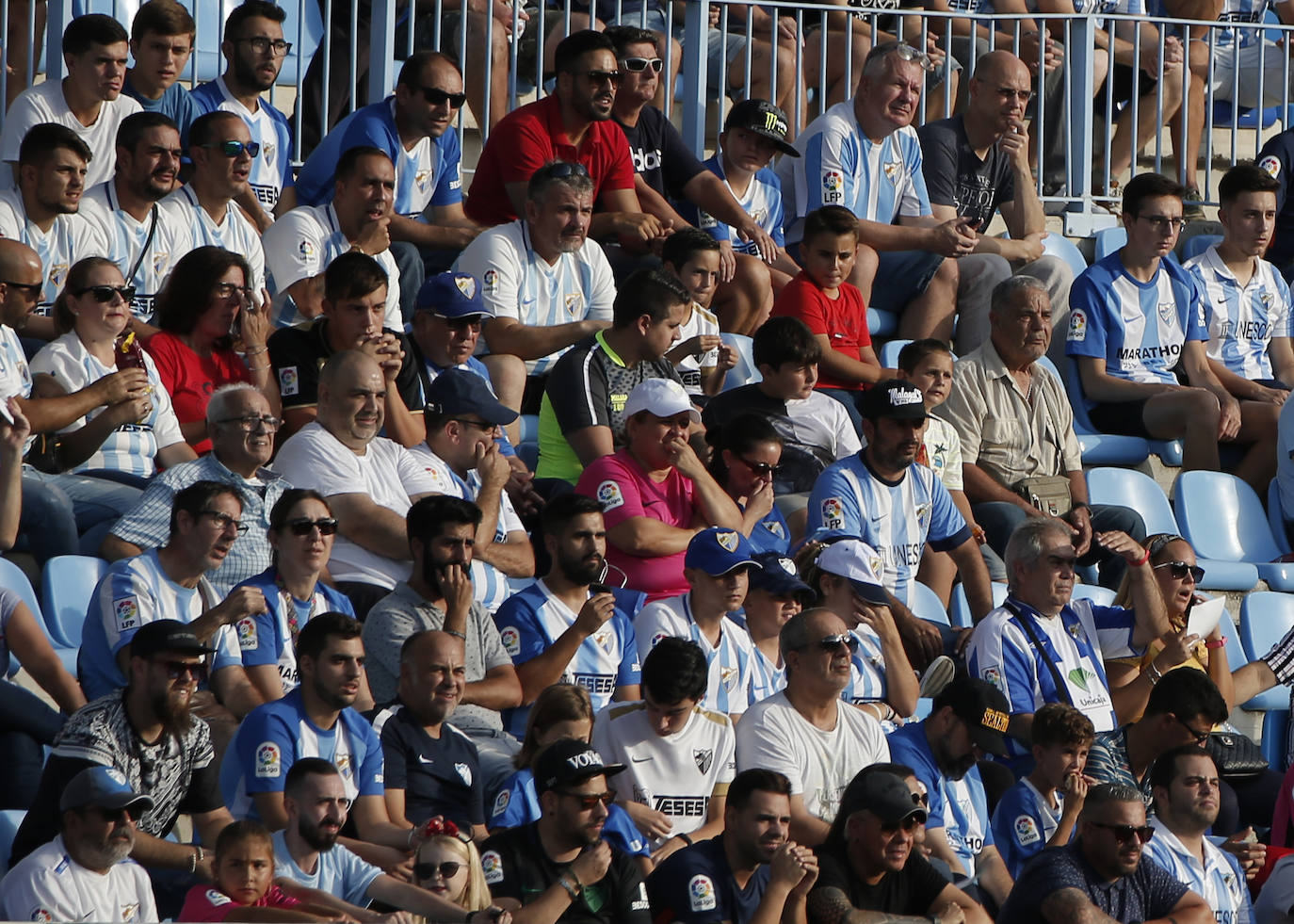 Los aficionados apoyan en La Rosaleda al equipo pese a que volvió a perder