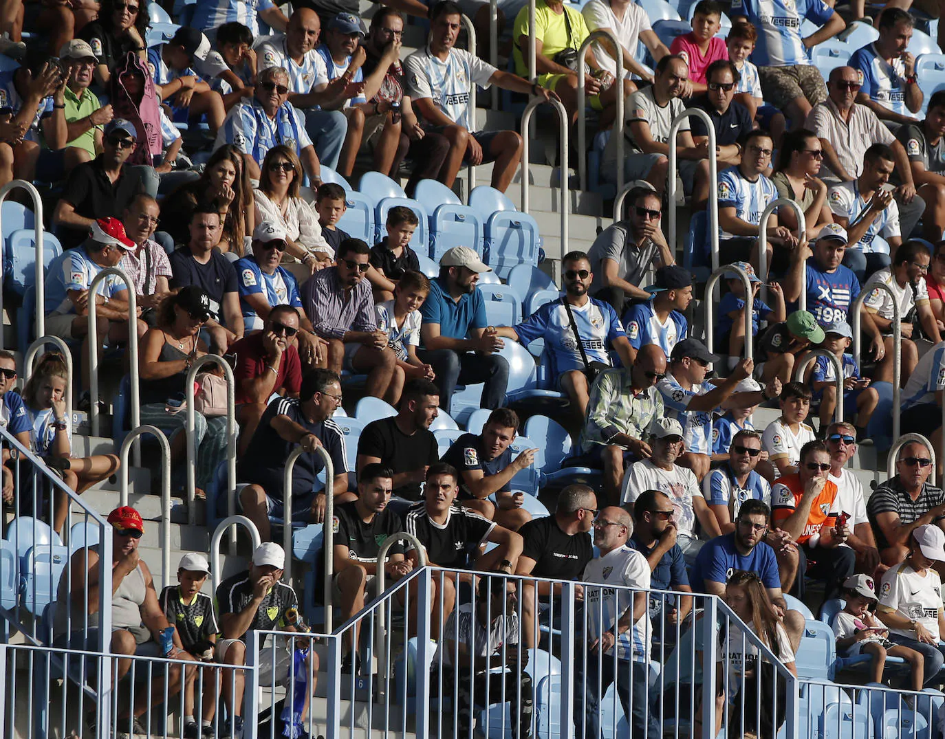 Los aficionados apoyan en La Rosaleda al equipo pese a que volvió a perder