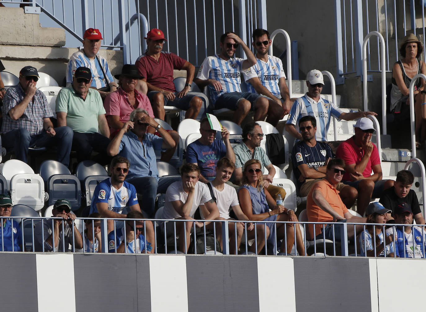 Los aficionados apoyan en La Rosaleda al equipo pese a que volvió a perder