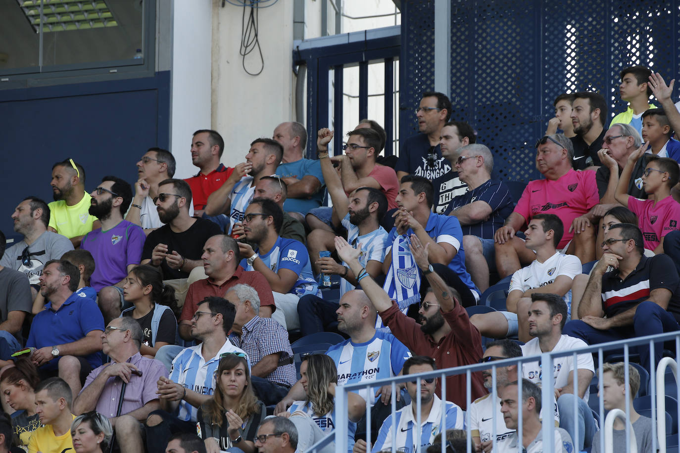 Los aficionados apoyan en La Rosaleda al equipo pese a que volvió a perder