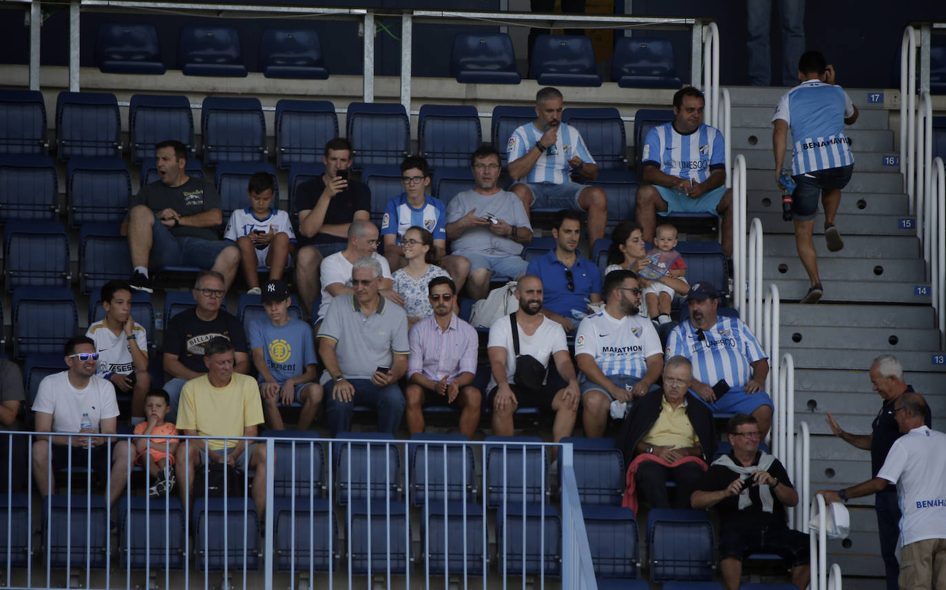 Los aficionados apoyan en La Rosaleda al equipo pese a que volvió a perder