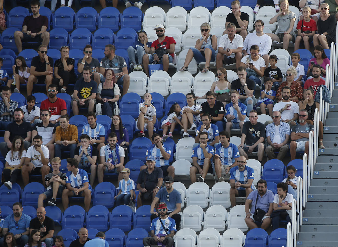 Los aficionados apoyan en La Rosaleda al equipo pese a que volvió a perder