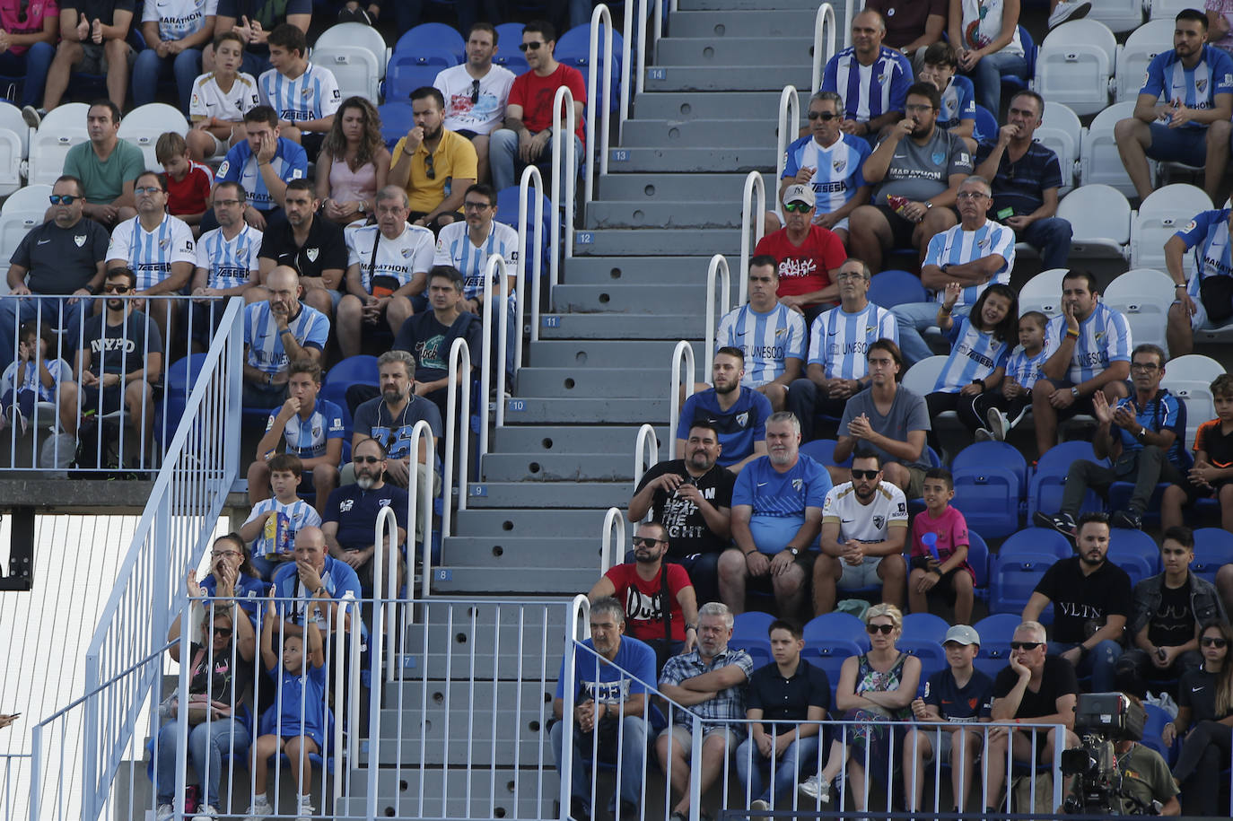 Los aficionados apoyan en La Rosaleda al equipo pese a que volvió a perder