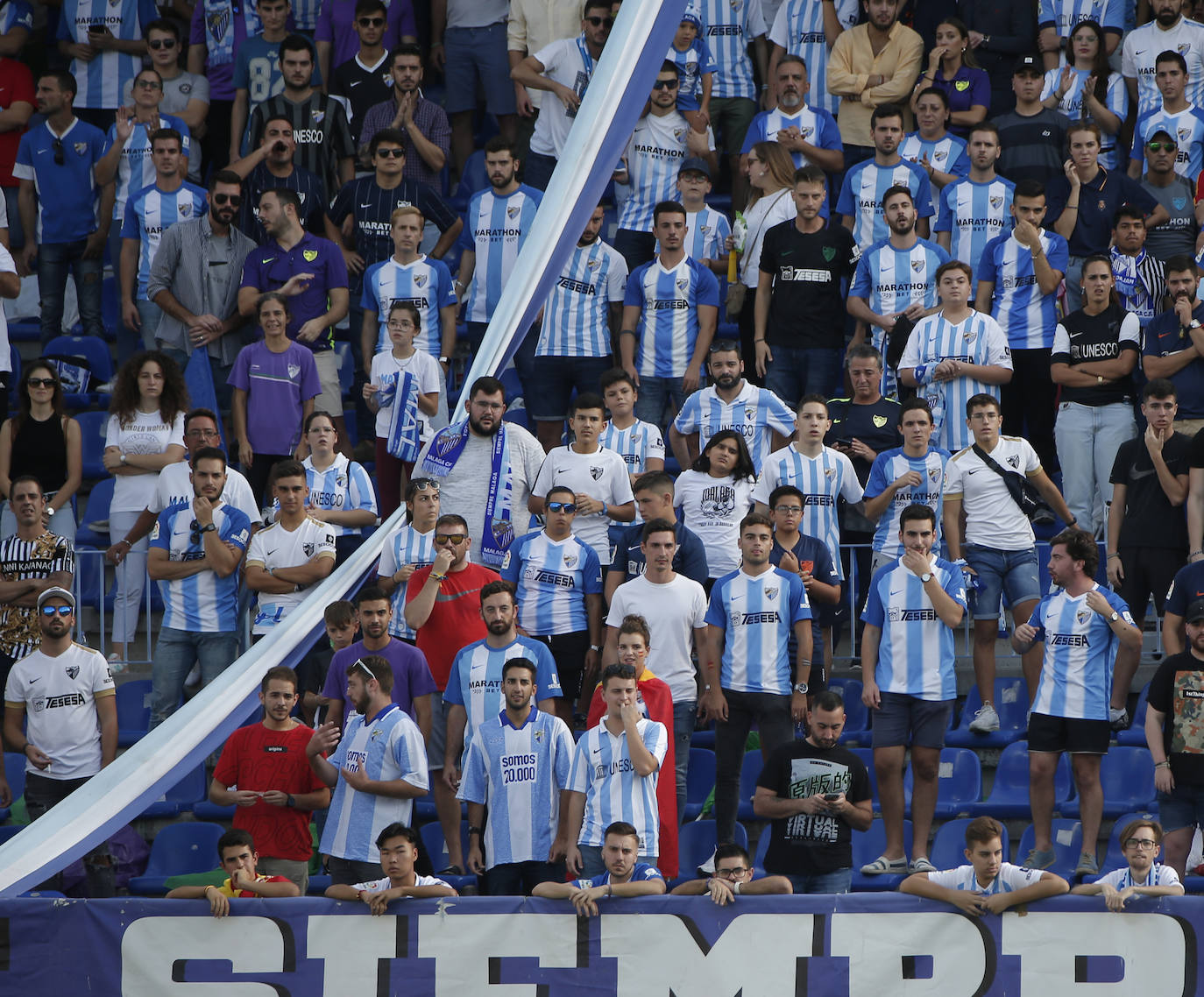 Los aficionados apoyan en La Rosaleda al equipo pese a que volvió a perder