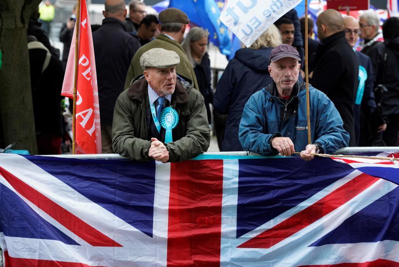 La monarca inaugura el nuevo curso de la cámara en plena incertidumbre por el Brexit