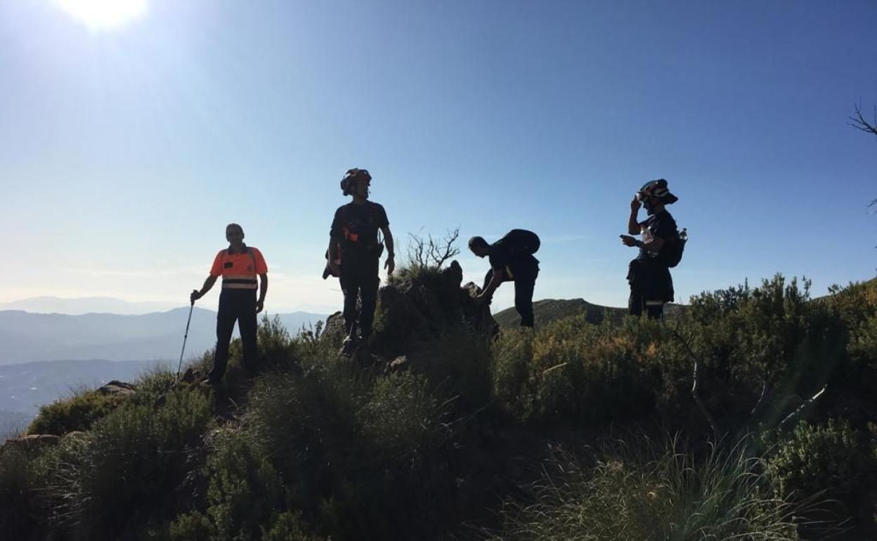 Efectivos participantes en la búsqueda, este jueves en la Sierra Tejeda. 