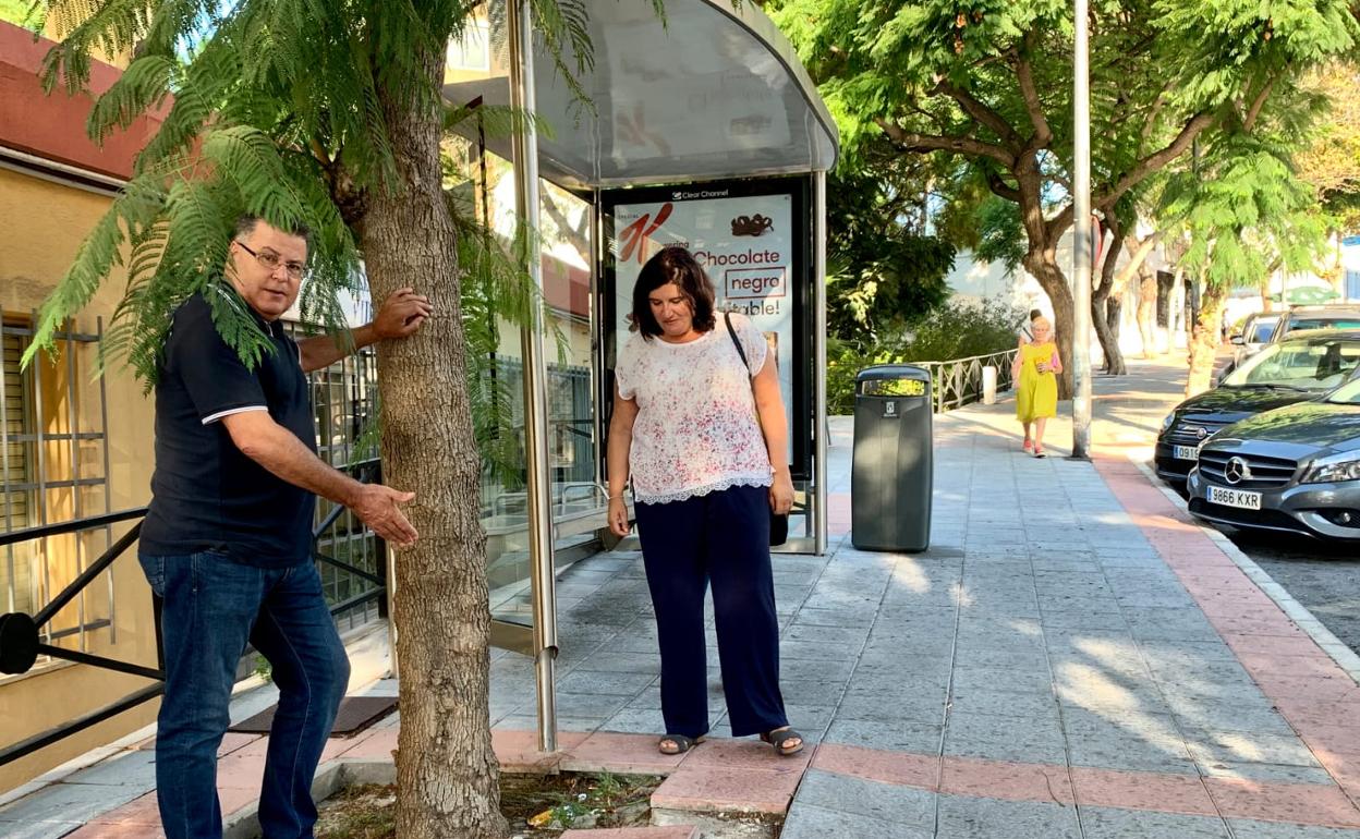 Los ediles Antonio Párraga y Blanca Fernández, en la zona.