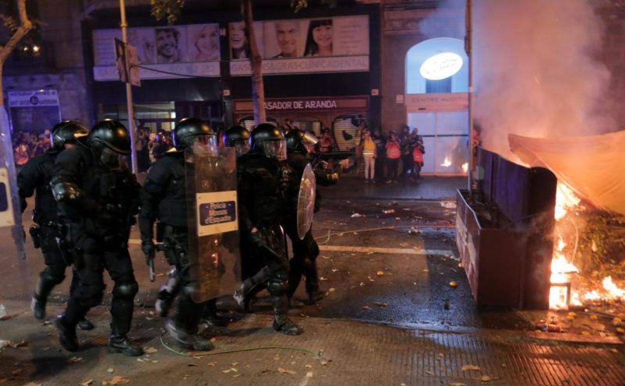 Directo | Cargas policiales en la sexta jornada de protestas en Cataluña