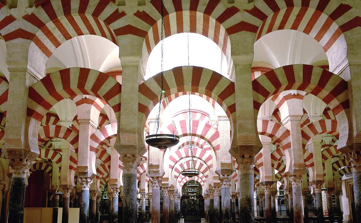 Interior de la mezquita-catedral de Córdoba.