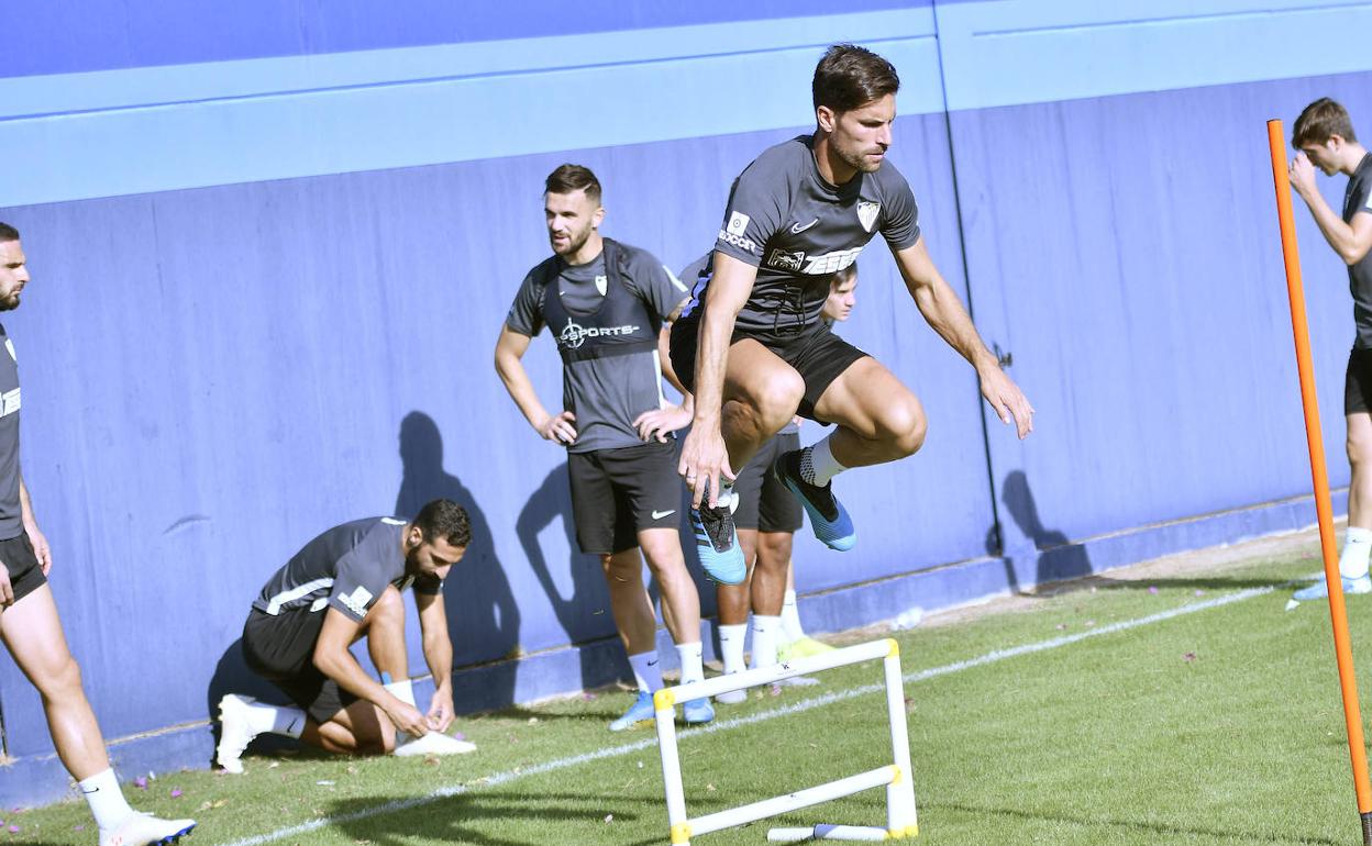 Adrián, en una prueba de salto en el entrenamiento del viernes. 