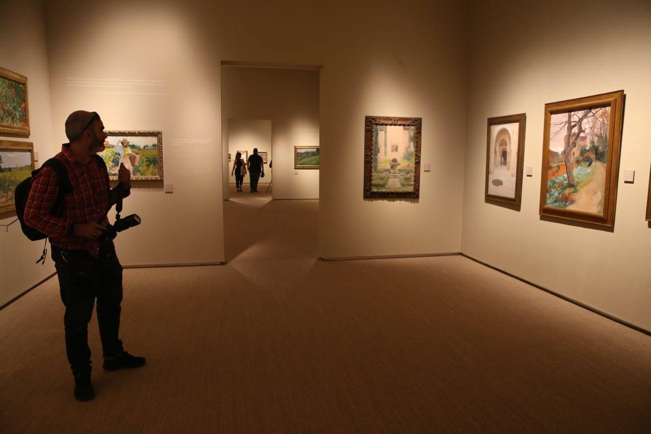 La muestra inaugural duplica el número de obras de la exhibición procedente de Sevilla hasta superar el centenar de piezas. 