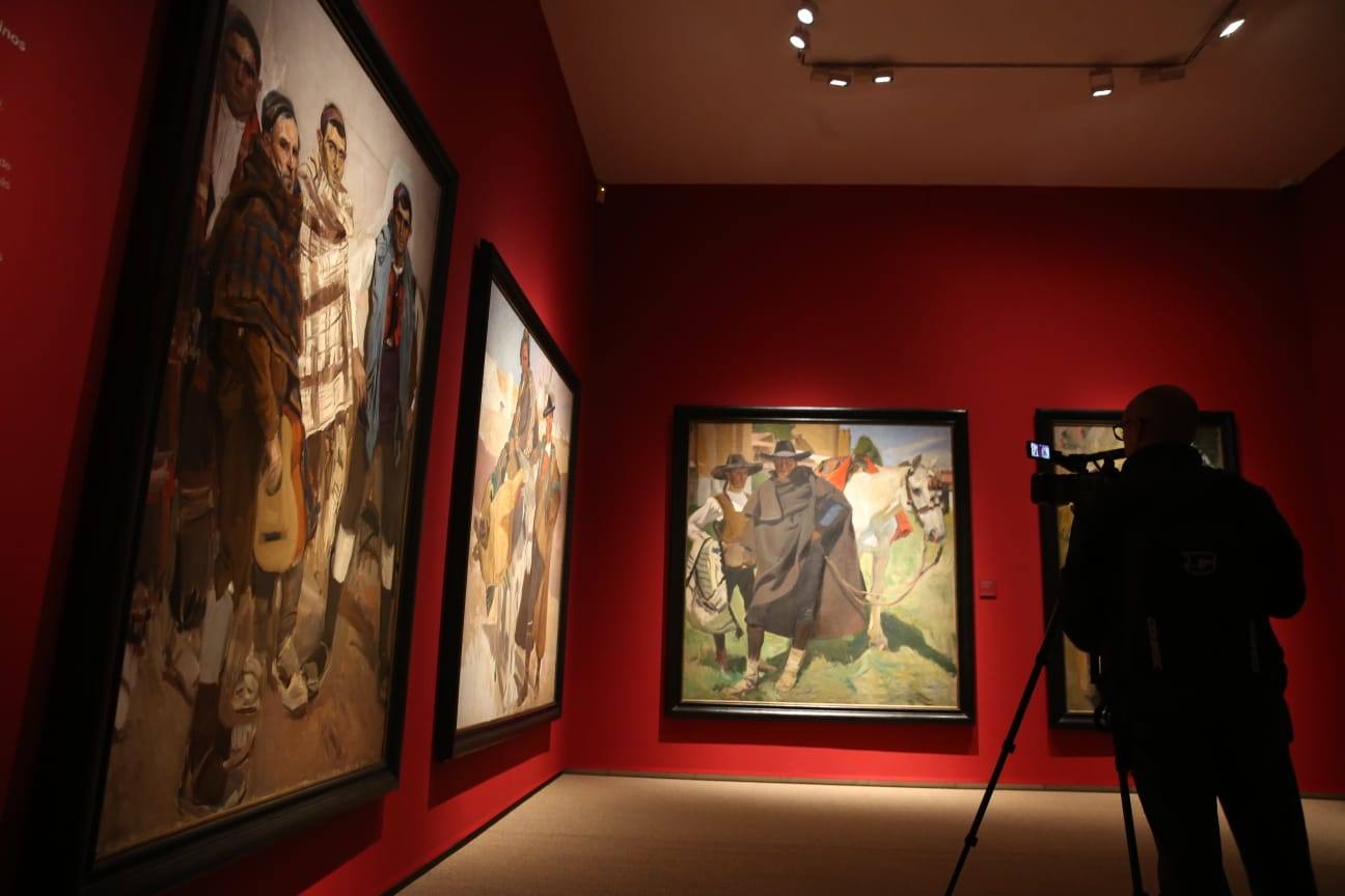 La muestra inaugural duplica el número de obras de la exhibición procedente de Sevilla hasta superar el centenar de piezas. 