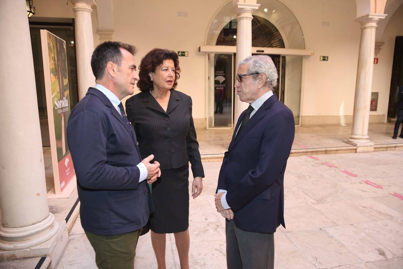 La muestra inaugural duplica el número de obras de la exhibición procedente de Sevilla hasta superar el centenar de piezas. 