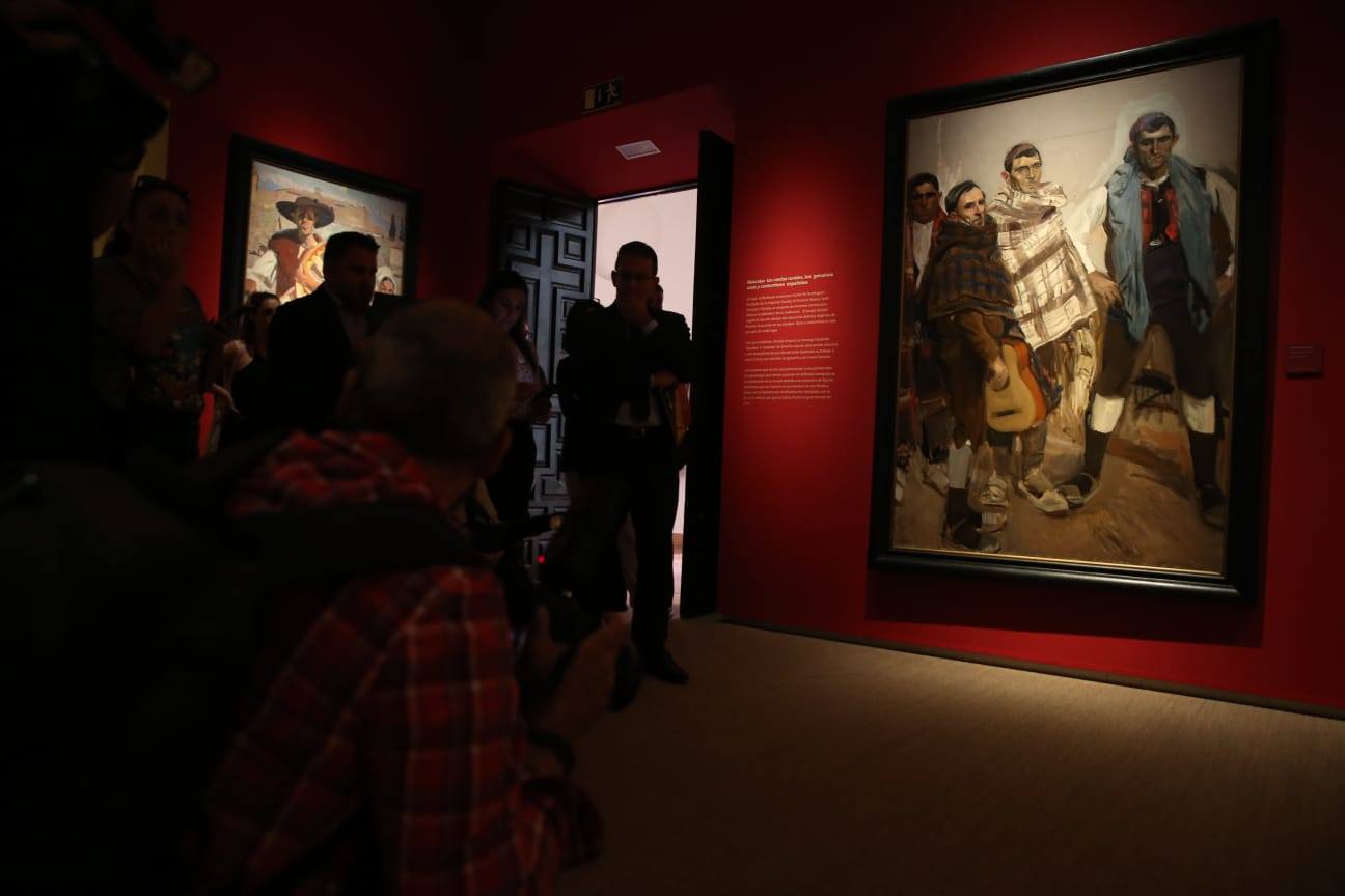 La muestra inaugural duplica el número de obras de la exhibición procedente de Sevilla hasta superar el centenar de piezas. 