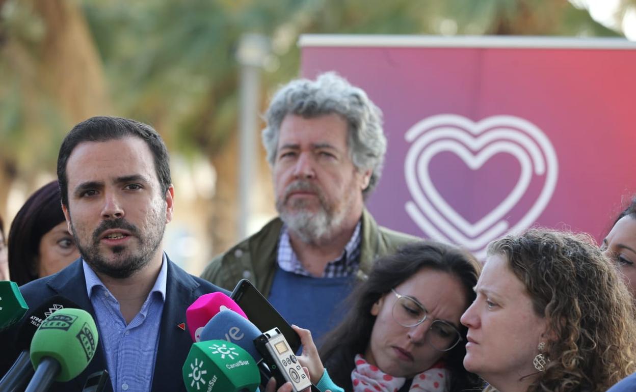 Garzón ha estado acompañado del diputado Juan López de Uralde