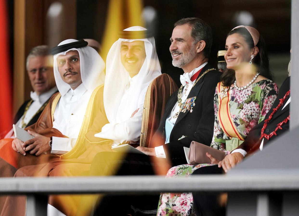 El rey español Felipe VI y la reina Letizia durante la ceremonia de entronización.