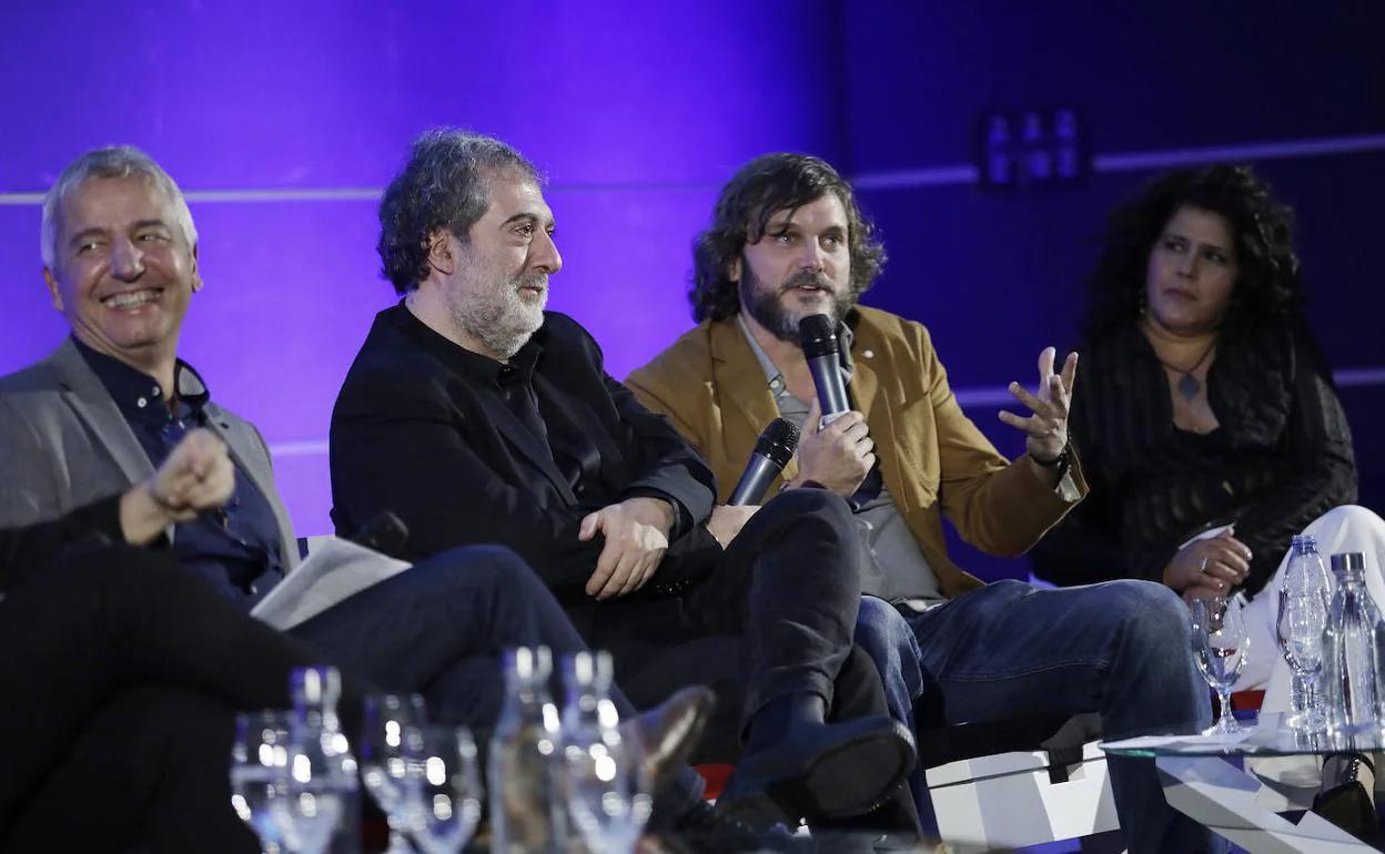 Juan Zabala, Javier Olivares, Salva Reina y Laura Baena, ayer, en el encuentro con el público en el Albéniz. 