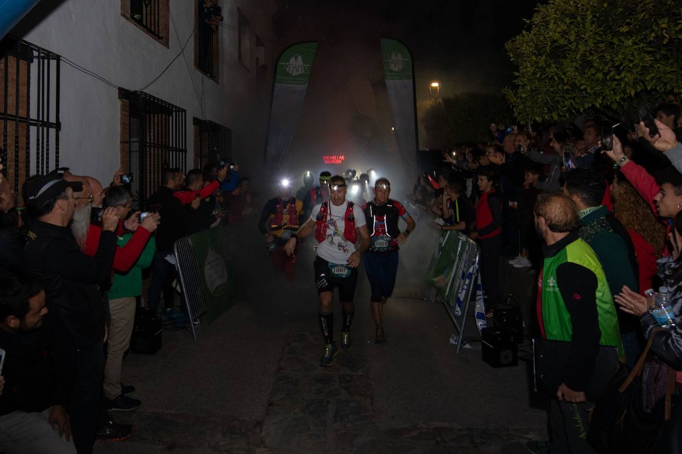 Las pruebas de las 100 millas y la categoría Ultra de la Gran Vuelta congregan a cientos de deportistas de pueblo en pueblo este sábado