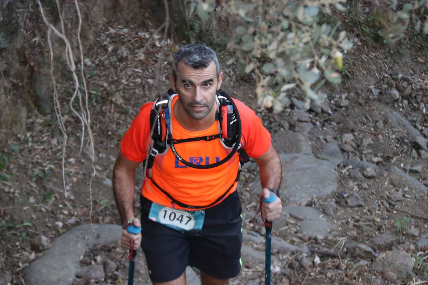 Las pruebas de las 100 millas y la categoría Ultra de la Gran Vuelta congregan a cientos de deportistas de pueblo en pueblo este sábado