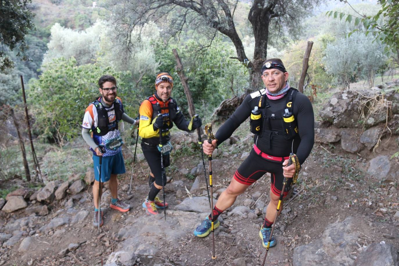 Las pruebas de las 100 millas y la categoría Ultra de la Gran Vuelta congregan a cientos de deportistas de pueblo en pueblo este sábado