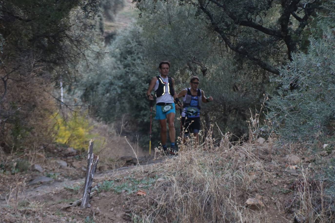 Las pruebas de las 100 millas y la categoría Ultra de la Gran Vuelta congregan a cientos de deportistas de pueblo en pueblo este sábado