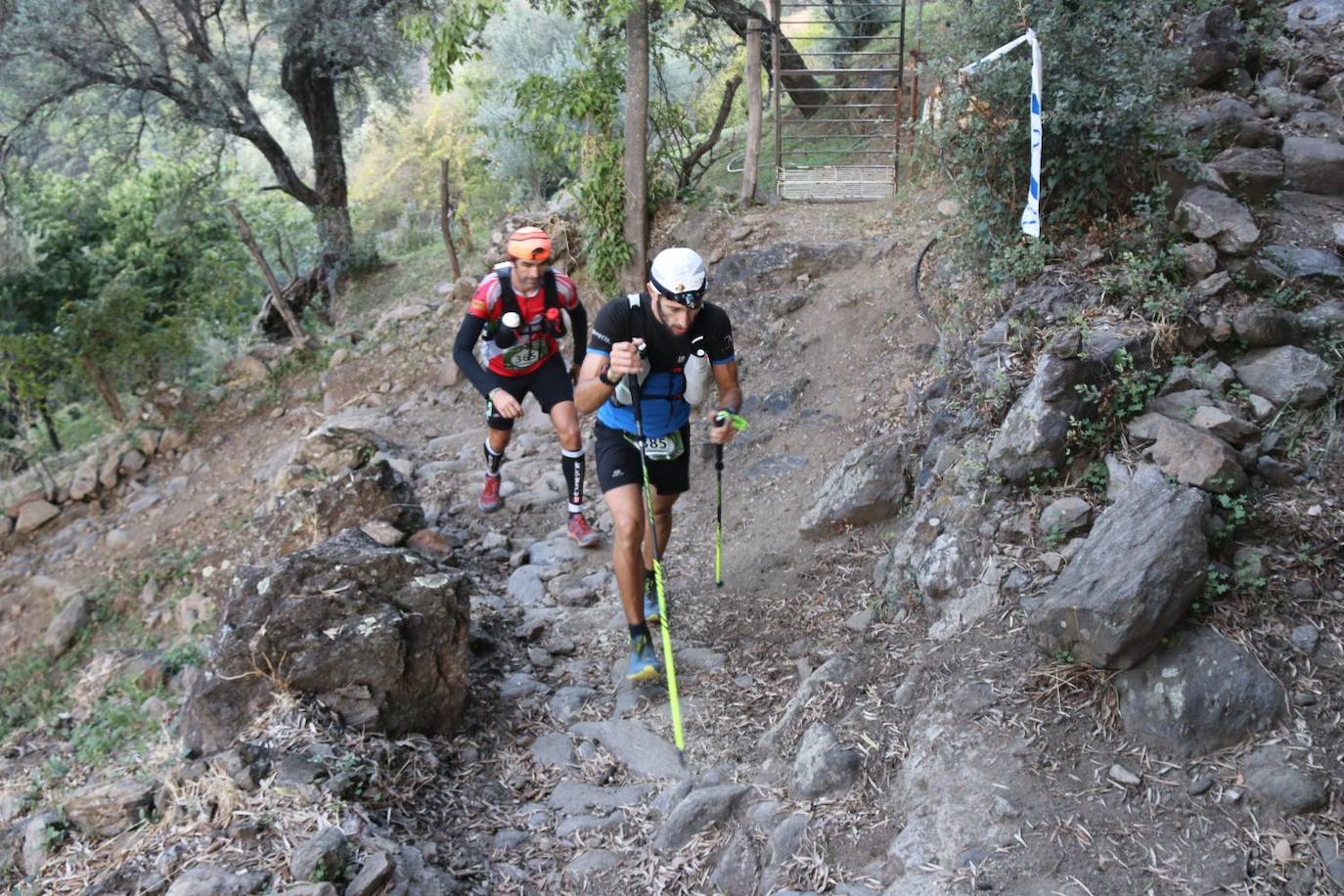 Las pruebas de las 100 millas y la categoría Ultra de la Gran Vuelta congregan a cientos de deportistas de pueblo en pueblo este sábado