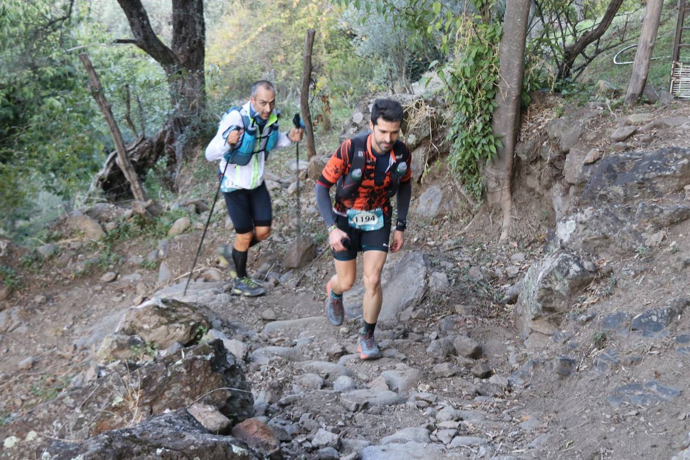 Las pruebas de las 100 millas y la categoría Ultra de la Gran Vuelta congregan a cientos de deportistas de pueblo en pueblo este sábado