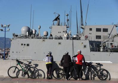 Imagen secundaria 1 - Tres fragatas de la Armada española hacen escala en el Puerto de Málaga