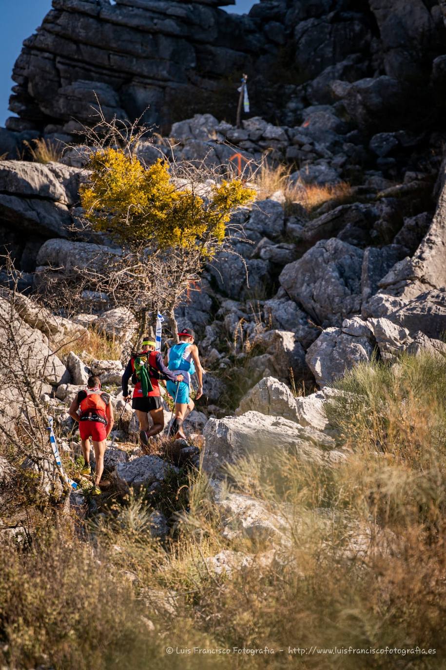 Las pruebas de las 100 millas y la categoría Ultra de la Gran Vuelta congregan a cientos de deportistas de pueblo en pueblo este sábado