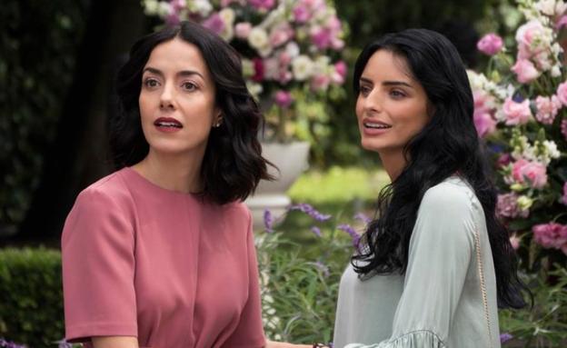 Cecilia Suárez y Aislinn Derbez son dos de las protagonistas de 'La casa de las flores'.