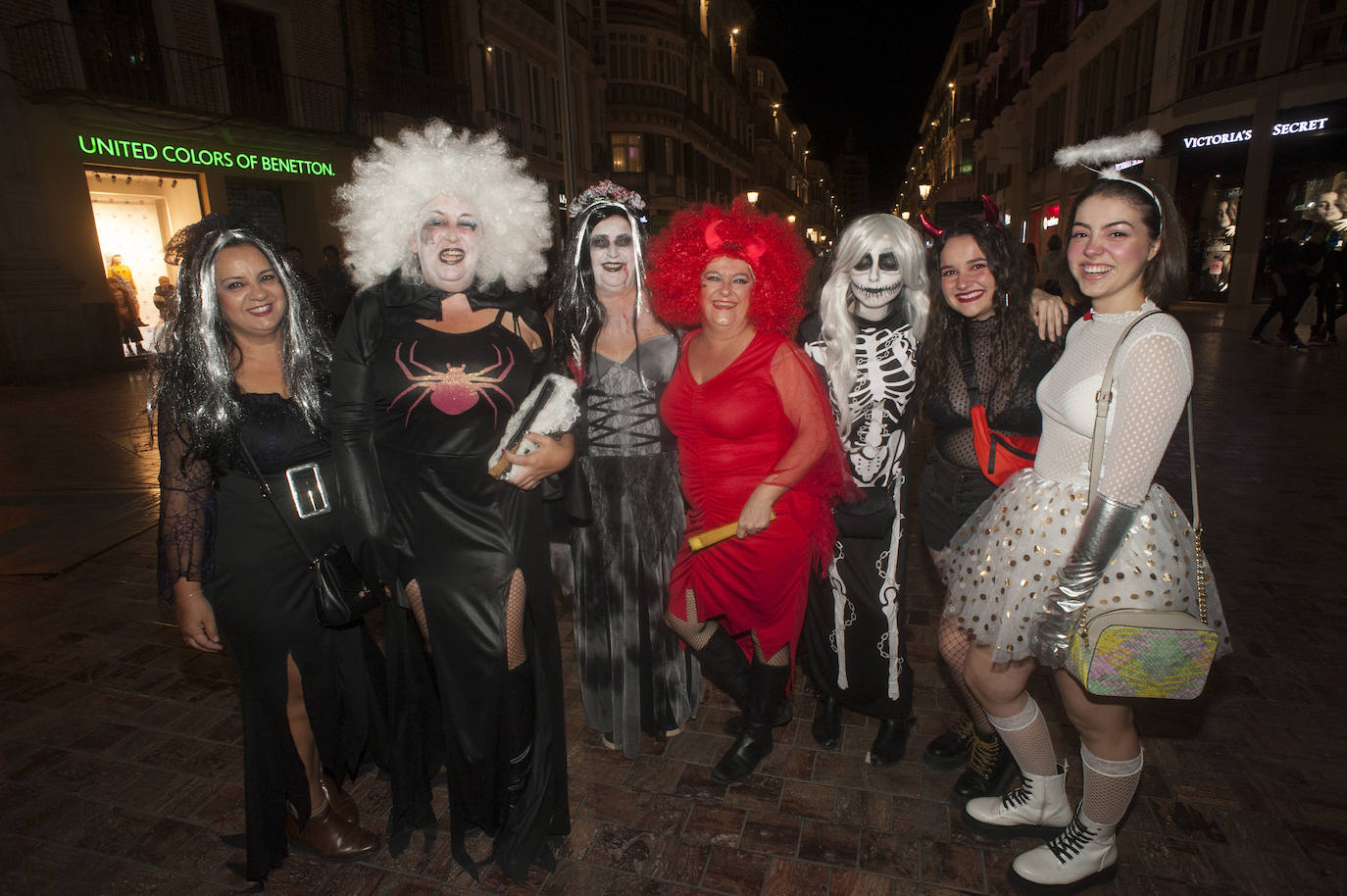 Disfraces para la Noche de Brujas en la calle Larios