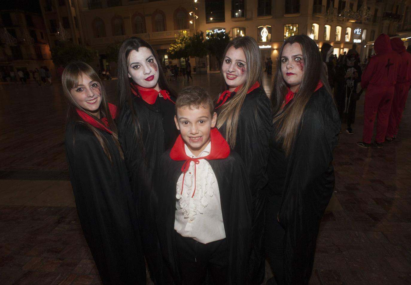 Disfraces para la Noche de Brujas en la calle Larios