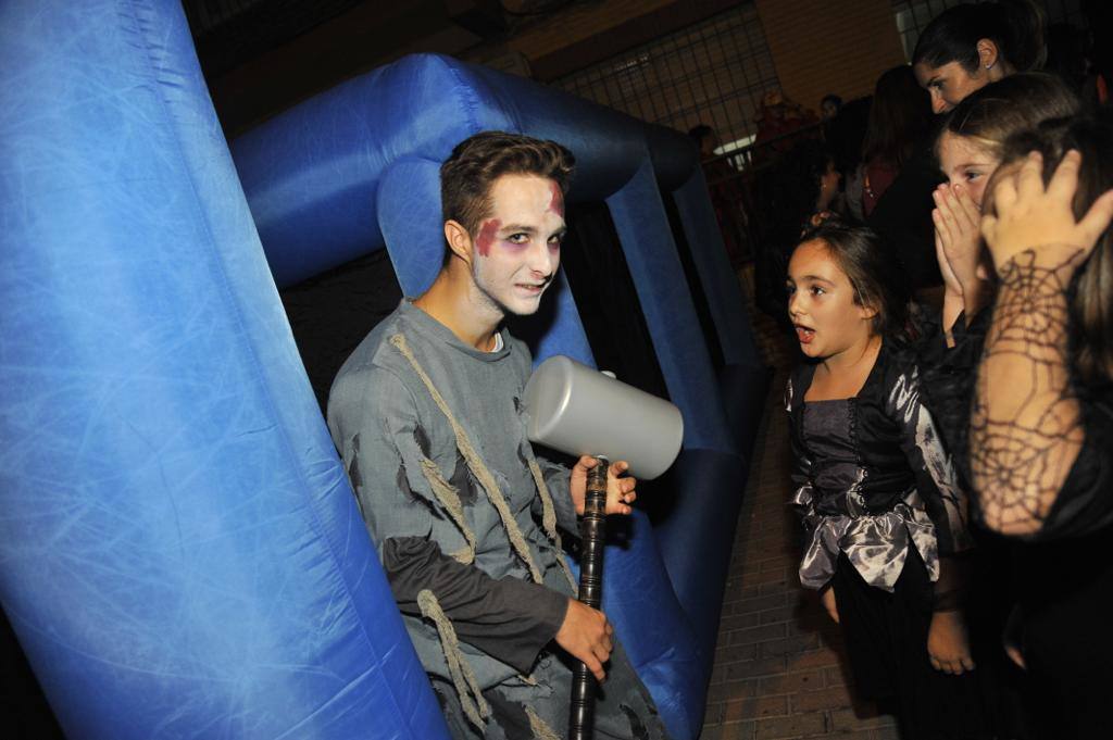 Niños de Cruz de Humilladero, en los actos de la noche de Halloween 