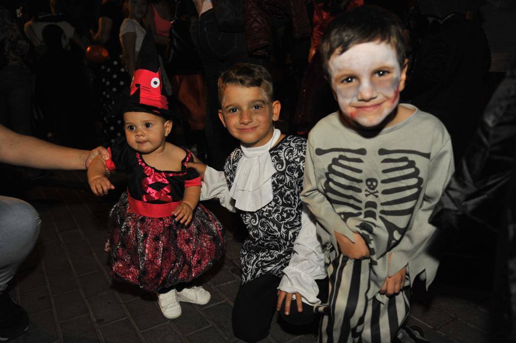 Niños de Cruz de Humilladero, en los actos de la noche de Halloween 