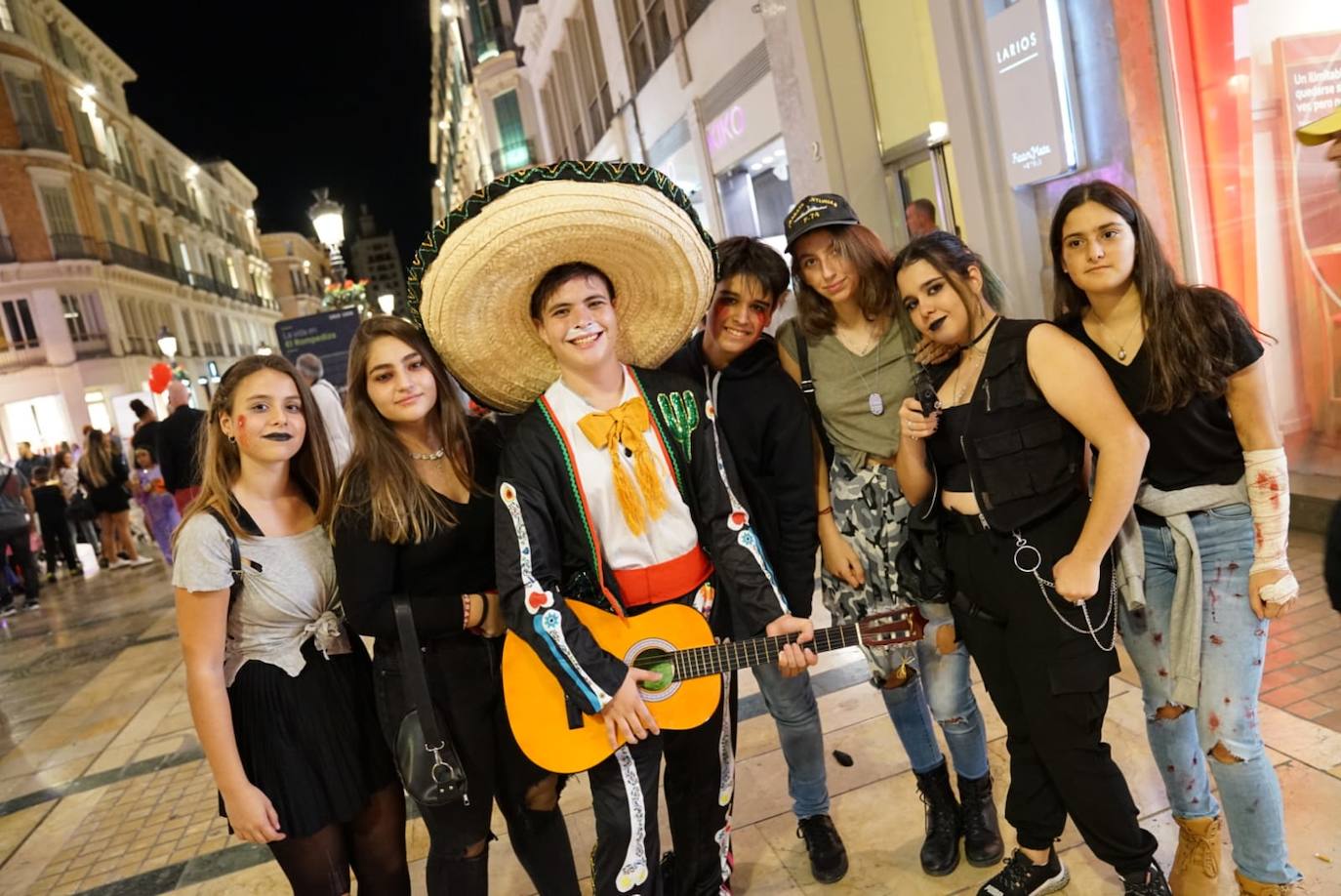 El buen tiempo hizo que las calles del Centro estuvieran llenas