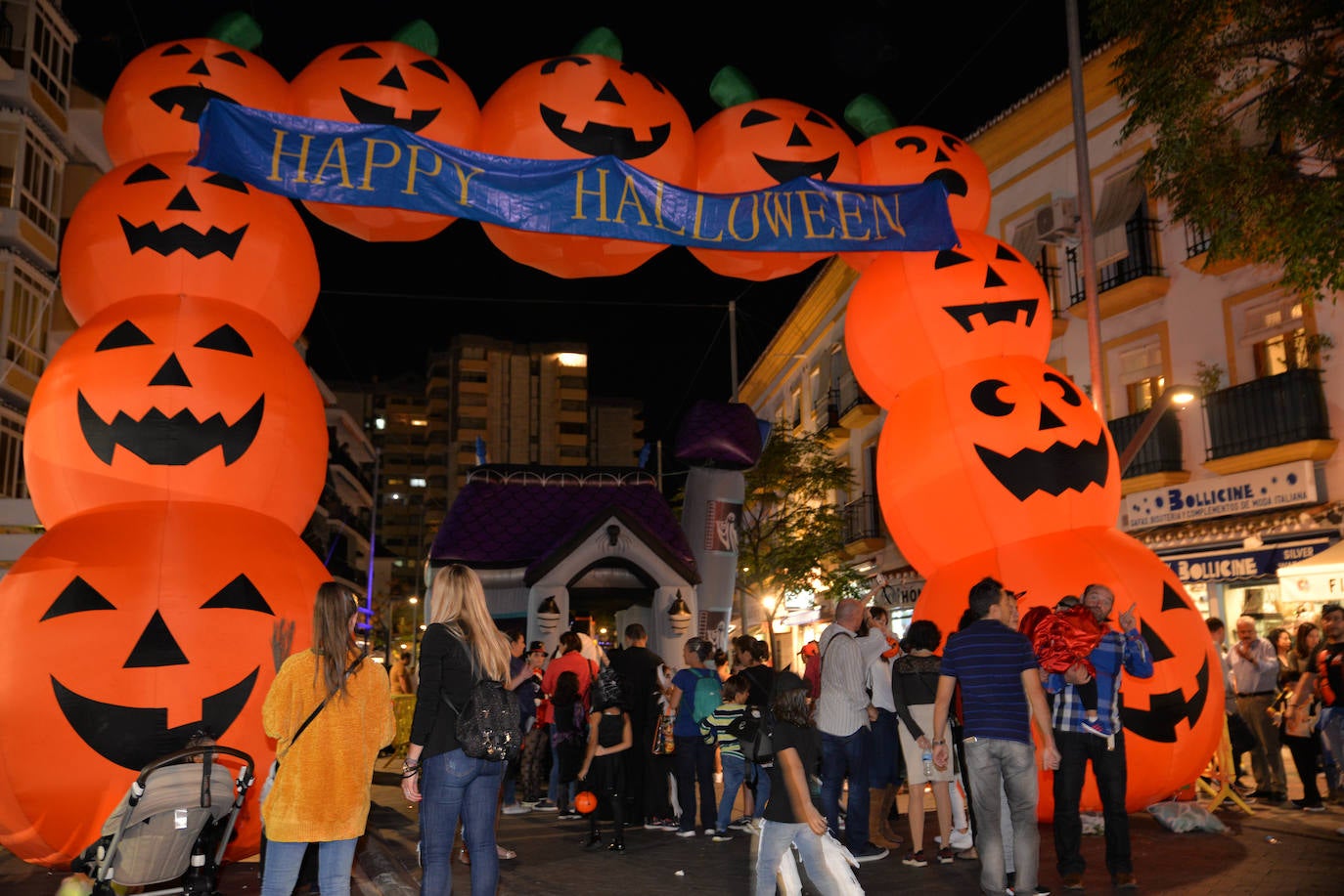 La terrorífica noche de Halloween en las calles de Marbella 