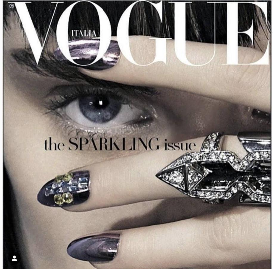 Portada de Vogue Italia con un anillo de su marca Rod Almayate.