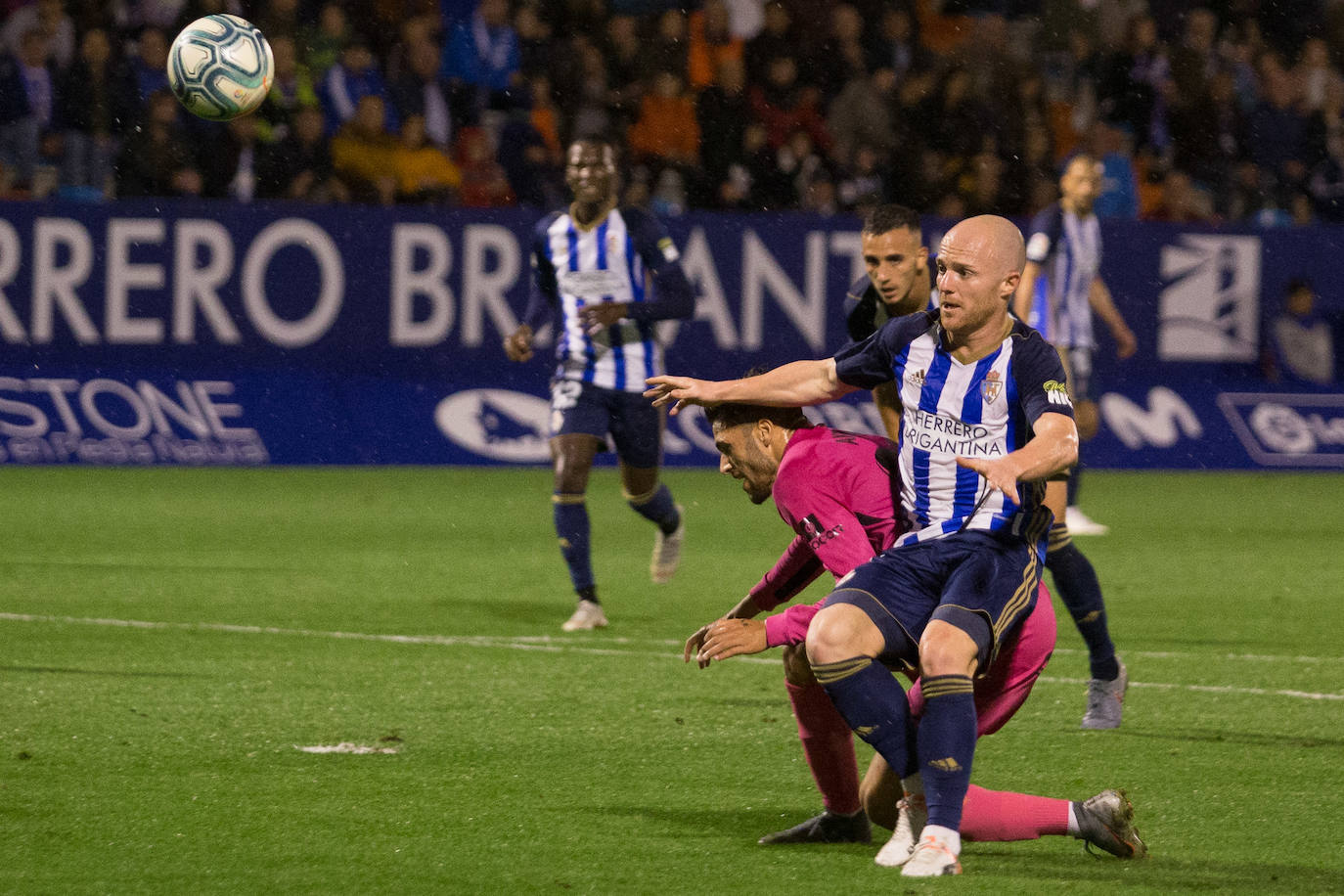 El Málaga pierde con la Ponferradina. 