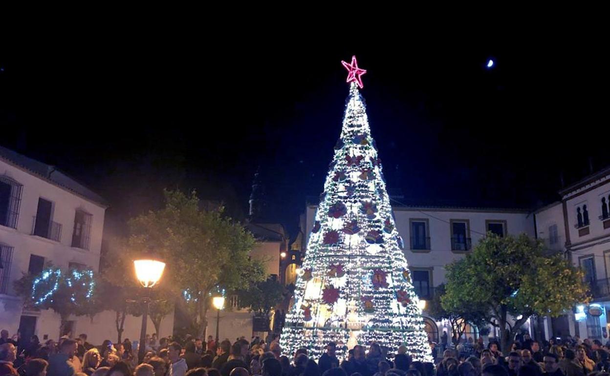 El árbol de Navidad en la plaza de Estepa. 