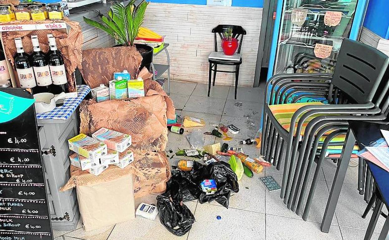 Imagen de los daños que ocasionó en el establecimiento. 