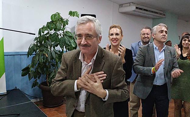 Imagen principal - Ortega Lara pide en Benajarafe que se suprima el actual Estado de las autonomías