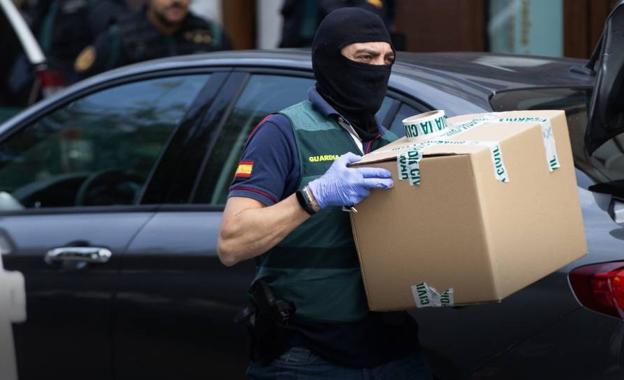 La Guardia Civil vincula a la Generalitat con los CDR acusados de terrorismo