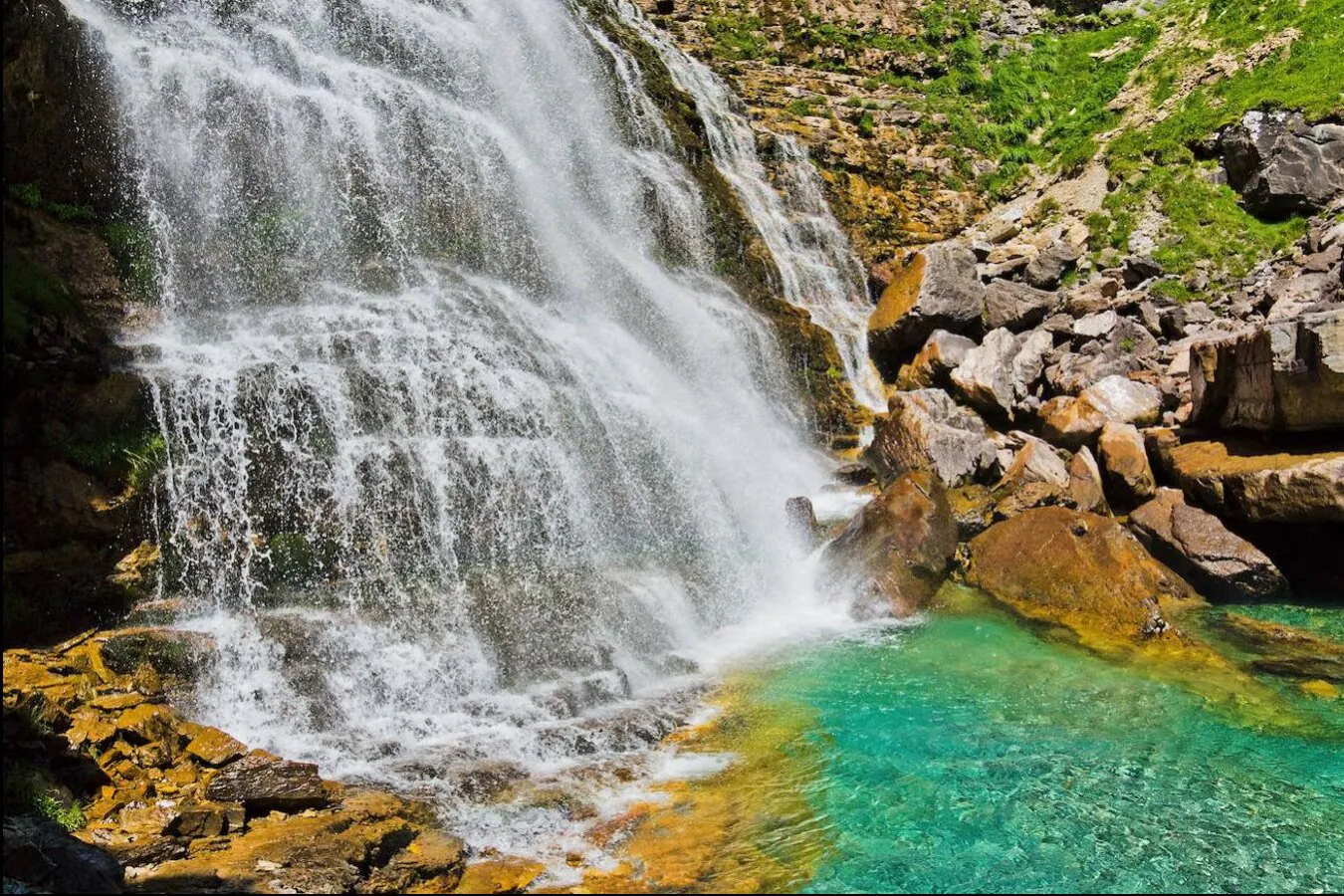 Cascada Cola de Caballo o de Soaso -en la imagen-, en el Parque Nacional de Ordesa y Monte Perdido (en el pirineo oscense).