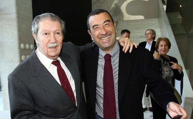 Manuel Alcántara y José Luis Garci, juntos, en Málaga. 