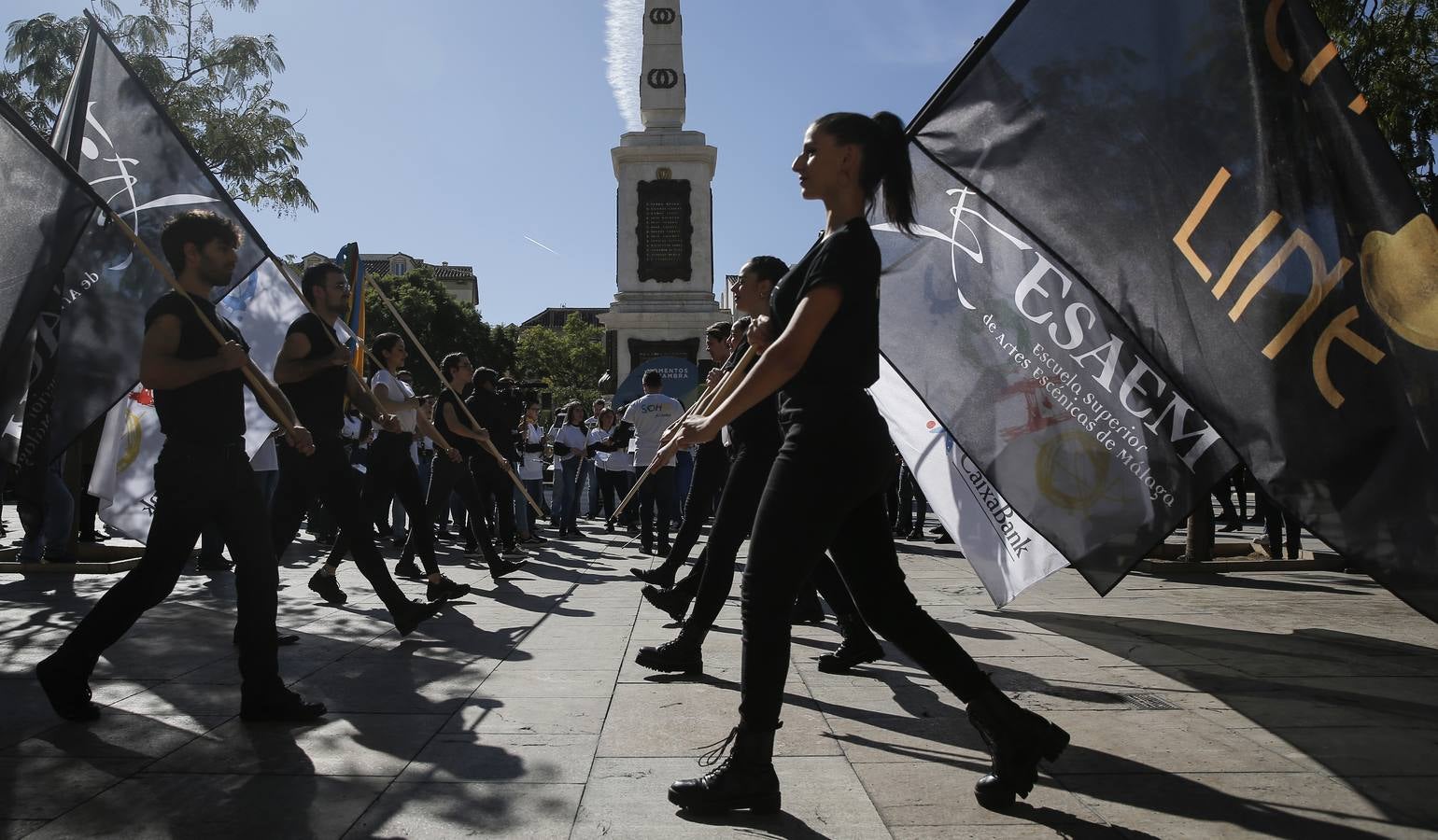 Música y fiesta por las calles del centro para anunciar el estreno de 'A Chorus Line'