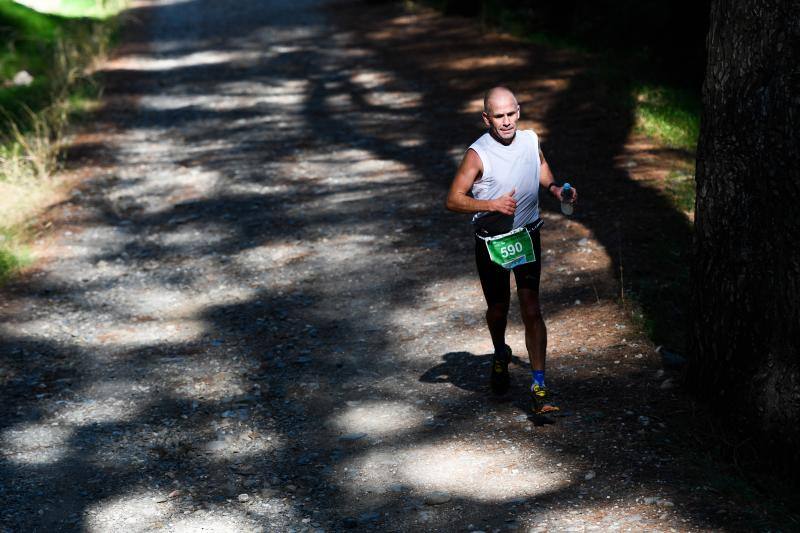 Imágenes de la 18ª edición del mítico recorrido por la sierra alhaurina donde han participado un total de 1.450 corredores 