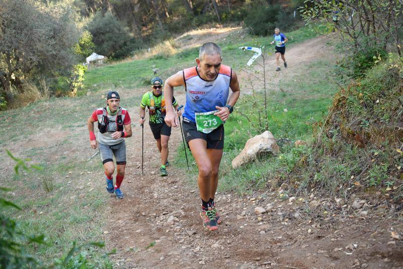 Imágenes de la 18ª edición del mítico recorrido por la sierra alhaurina donde han participado un total de 1.450 corredores 