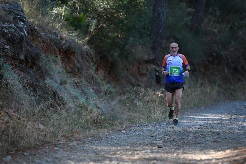 Imágenes de la 18ª edición del mítico recorrido por la sierra alhaurina donde han participado un total de 1.450 corredores 